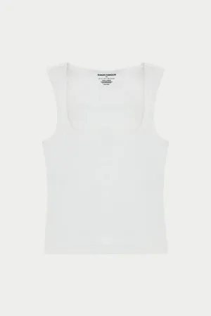 SCULPTING STRETCH SCOOP NECK TOP - WHITE